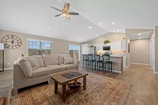 732 Keller Dr, Dixon, IL 61021 - Photo 5