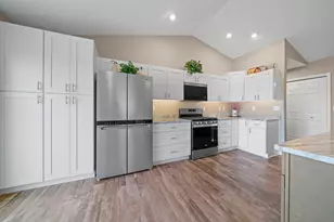 732 Keller Dr, Dixon, IL 61021 - Photo 9