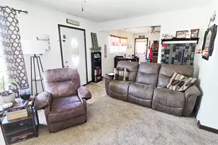 409 S Pleasant Ave, Centralia, IL 62801 - Photo 9