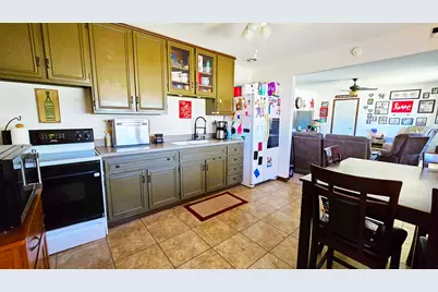 409 S Pleasant Avenue, Centralia, IL 62801 - Photo 11