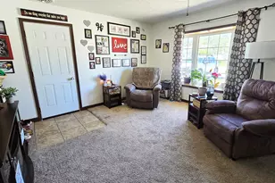 409 S Pleasant Ave, Centralia, IL 62801 - Photo 7