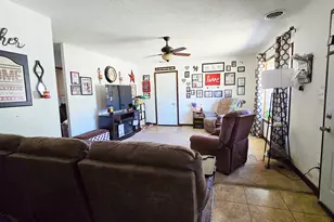 409 S Pleasant Ave, Centralia, IL 62801 - Photo 5