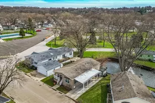 173 Northshore Rd, Elgin, IL 60123 - Photo 3