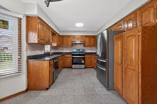 1281 Scarlet Dr, Addison, IL 60101 - Photo 11