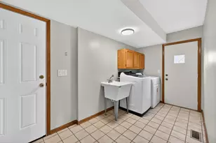 1281 Scarlet Dr, Addison, IL 60101 - Photo 19