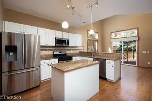 323 Mallard Ln, Sugar Grove, IL 60554 - Photo 9