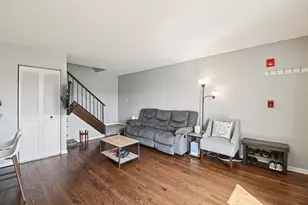 8338 Portsmouth Dr, Darien, IL 60561 - Photo 7