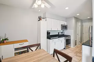 8338 Portsmouth Dr, Darien, IL 60561 - Photo 9