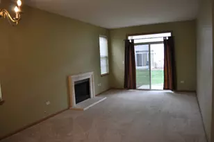 819 Genesee Dr, Naperville, IL 60563 - Photo 5