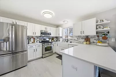 910 Shorewood Drive, Shorewood, IL 60404 - Photo 9