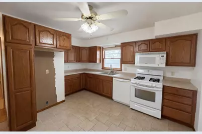 76 S 3160 Road W, Kankakee, IL 60901 - Photo 3