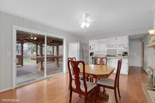 6405 Walkup Ln, Crystal Lake, IL 60014 - Photo 7