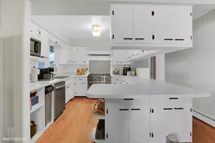 6405 Walkup Ln, Crystal Lake, IL 60014 - Photo 5