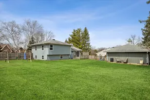 2504 N Boulevard View Ave, Waukegan, IL 60087 - Photo 15