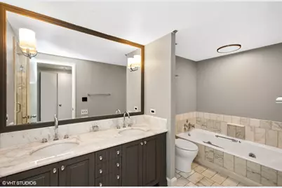 161 E Chicago Avenue #31E, Chicago, IL 60611 - Photo 13