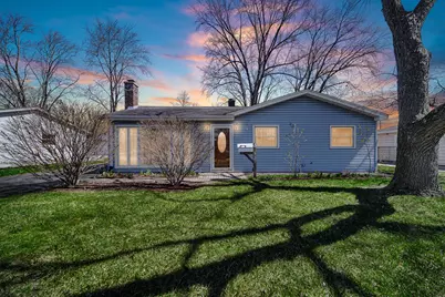 327 N Pershing Avenue, Mundelein, IL 60060 - Photo 1