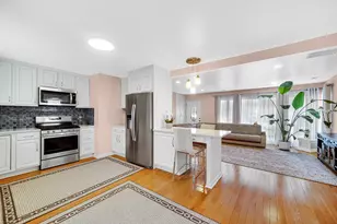 327 N Pershing Ave, Mundelein, IL 60060 - Photo 11