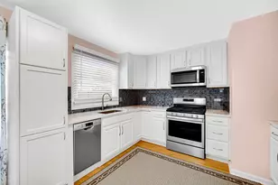 327 N Pershing Ave, Mundelein, IL 60060 - Photo 9