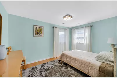 327 N Pershing Avenue, Mundelein, IL 60060 - Photo 13