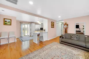 327 N Pershing Ave, Mundelein, IL 60060 - Photo 5