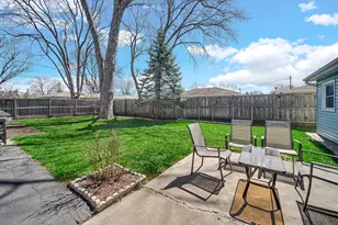 327 N Pershing Ave, Mundelein, IL 60060 - Photo 19