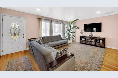 327 N Pershing Avenue, Mundelein, IL 60060 - Photo 3