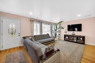 327 N Pershing Ave, Mundelein, IL 60060 - Photo 3