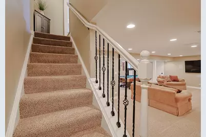 229 Tudor Lane, Schaumburg, IL 60193 - Photo 37