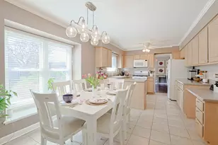 229 Tudor Ln, Schaumburg, IL 60193 - Photo 15