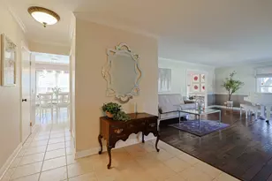 229 Tudor Ln, Schaumburg, IL 60193 - Photo 5