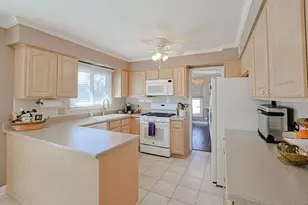 229 Tudor Ln, Schaumburg, IL 60193 - Photo 13