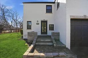 297 E Lakeview Ave, Round Lake Beach, IL 60073 - Photo 3