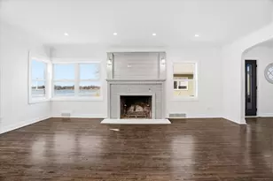 297 E Lakeview Ave, Round Lake Beach, IL 60073 - Photo 17