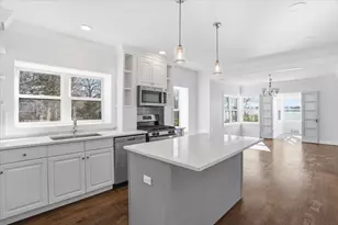 297 E Lakeview Ave, Round Lake Beach, IL 60073 - Photo 5