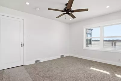 297 E Lakeview Avenue, Round Lake Beach, IL 60073 - Photo 35