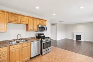 111 S Bartlett Rd, Streamwood, IL 60107 - Photo 7