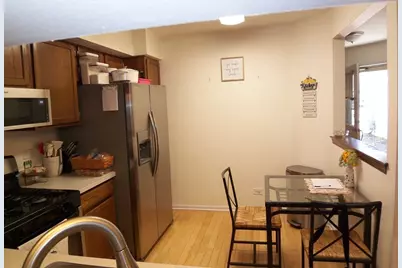 1069 Talbots Lane #105, Elk Grove Village, IL 60007 - Photo 3