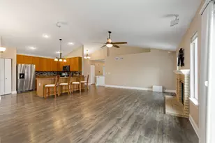 28621 Wagon Trail Rd, Lakemoor, IL 60051 - Photo 3