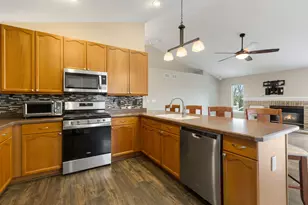 28621 Wagon Trail Rd, Lakemoor, IL 60051 - Photo 7