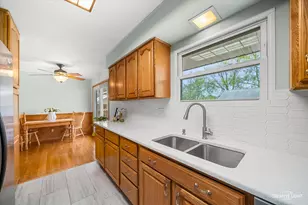 1117 Douglas Ave, Aurora, IL 60505 - Photo 7