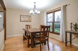 125 S Deerpath Dr, Vernon Hills, IL 60061 - Photo 7