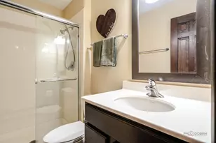 125 S Deerpath Dr, Vernon Hills, IL 60061 - Photo 17