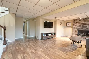 125 S Deerpath Dr, Vernon Hills, IL 60061 - Photo 25