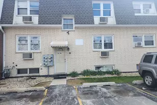 5648 St James Ct, Oak Lawn, IL 60453 - Photo 1