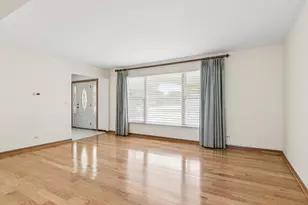 5S671 Park Meadow Dr, Naperville, IL 60540 - Photo 5