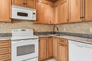 5S671 Park Meadow Dr, Naperville, IL 60540 - Photo 9