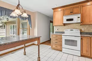 5S671 Park Meadow Dr, Naperville, IL 60540 - Photo 7