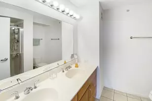 9655 Woods Dr, Skokie, IL 60077 - Photo 7