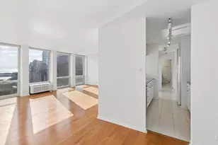 111 E Chestnut St, Chicago, IL 60611 - Photo 3