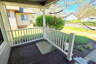 322 Linden Ave, Centralia, IL 62801 - Photo 5